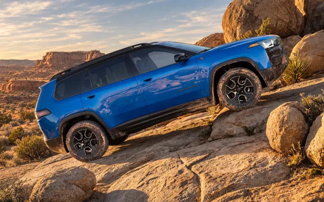 Jeep Cherokee Trailhawk 2027: что изменилось для бездорожья Jeep Cherokee Trailhawk 2027: что изменилось для бездорожья
