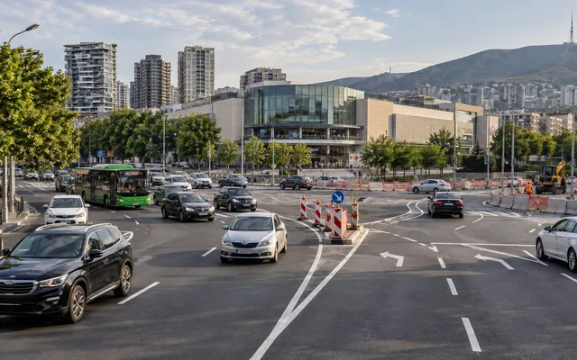 У City Mall в Тбилиси завершают реконструкцию развязки: когда сменится схема движения У City Mall в Тбилиси завершают реконструкцию развязки: когда сменится схема движения