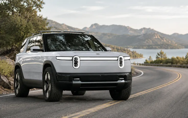 Rivian R2 вышел на рынок: что предлагает новый электрический SUV
