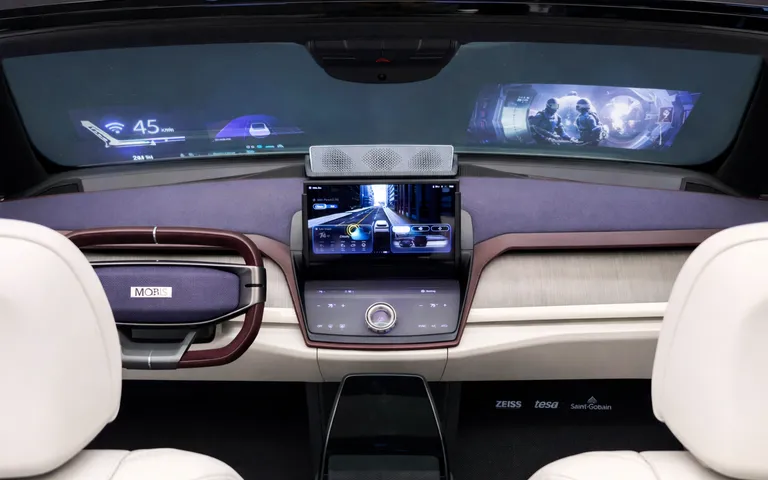 Hyundai создаёт революционный голографический дисплей прямо на лобовом стекле — будущее автомобилей уже близко Hyundai создаёт революционный голографический дисплей прямо на лобовом стекле — будущее автомобилей уже близко